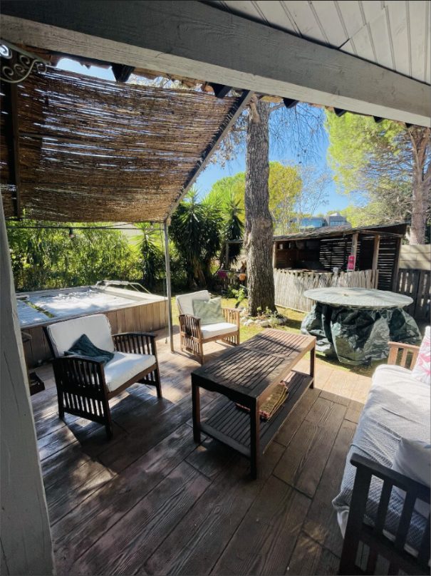 Terrasse couverte plein sud et piscine hors sol