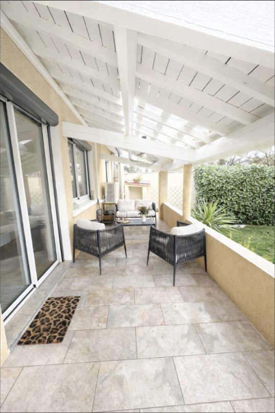 Terrasse couverte de plus de 25 m²