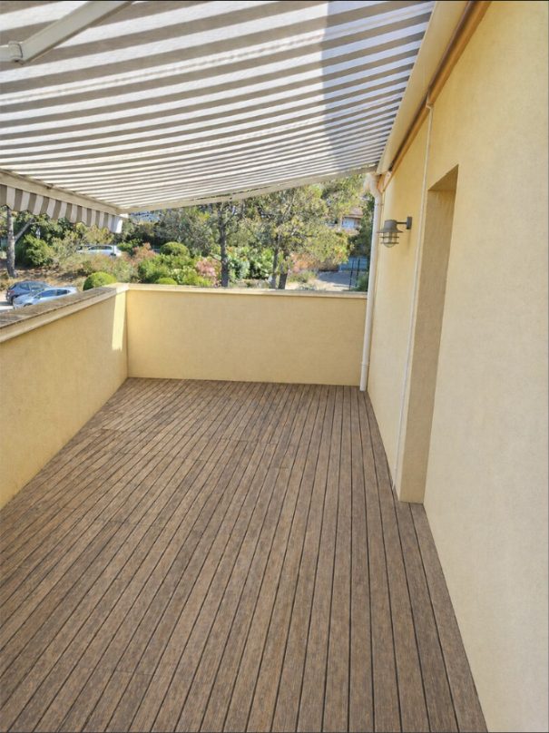 Terrasse de 25 m² avec store banne